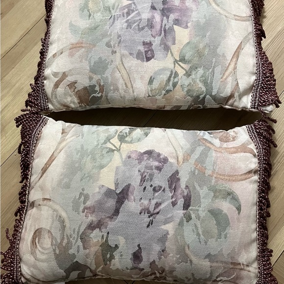 (2) Croscill Chambord Cassis Purple Rose Rectangular Fringed Pillows 14” x 11” - Picture 3 of 8